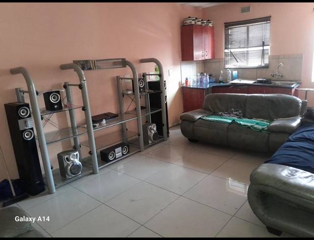 3 BEDROOM APARTMENT FOR SALE IN JABULANI